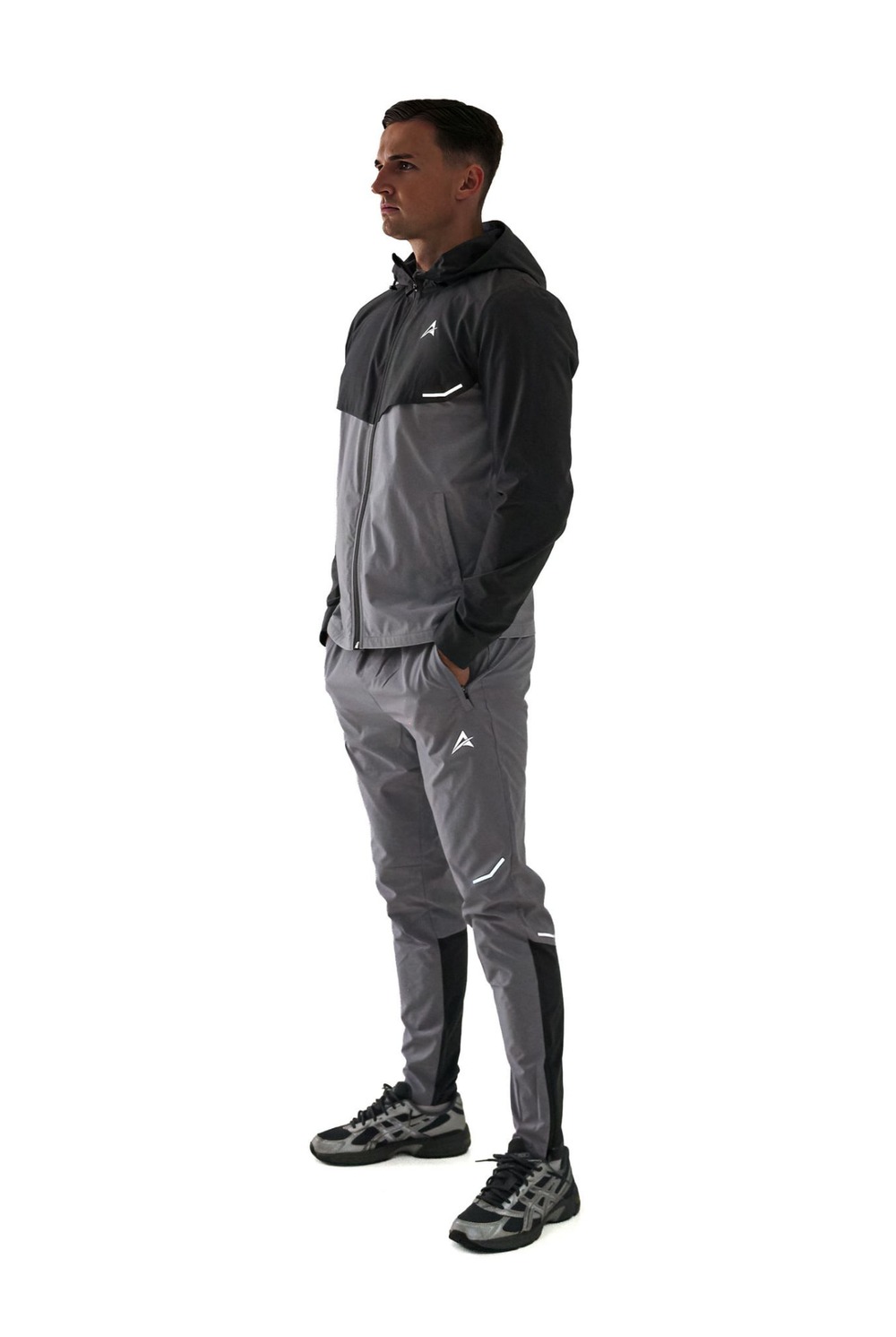 Aryse Drop 01 side profile showing the coordinated performance fit
